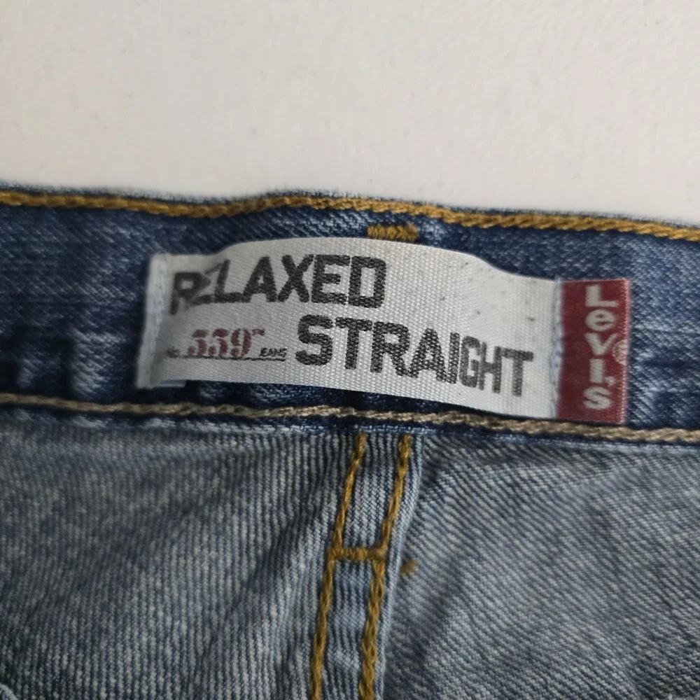 Vintage Levis 559 Relaxed Straight Jeans Mens 36x30 Medium Wash Blue Denim Y2K